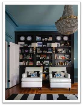 Using black and white furniture against blue walls 